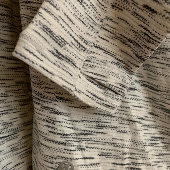 Pre-loved Lululemon Long Distance Long Sleeves - Picture 4 of 4
